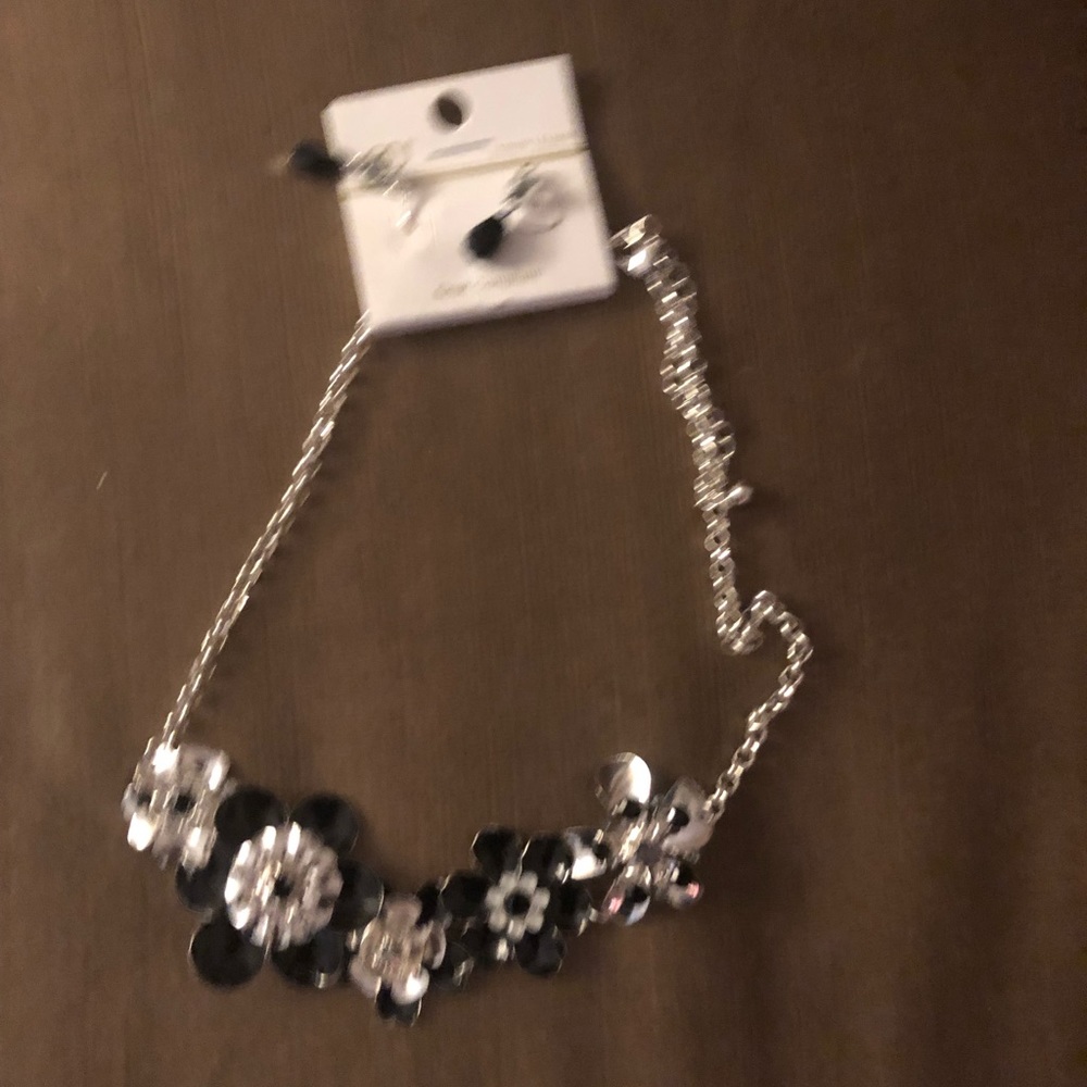 4-sale OO Floral Costume Necklace & Earrings-514 $12 or $9 w/offer🎉